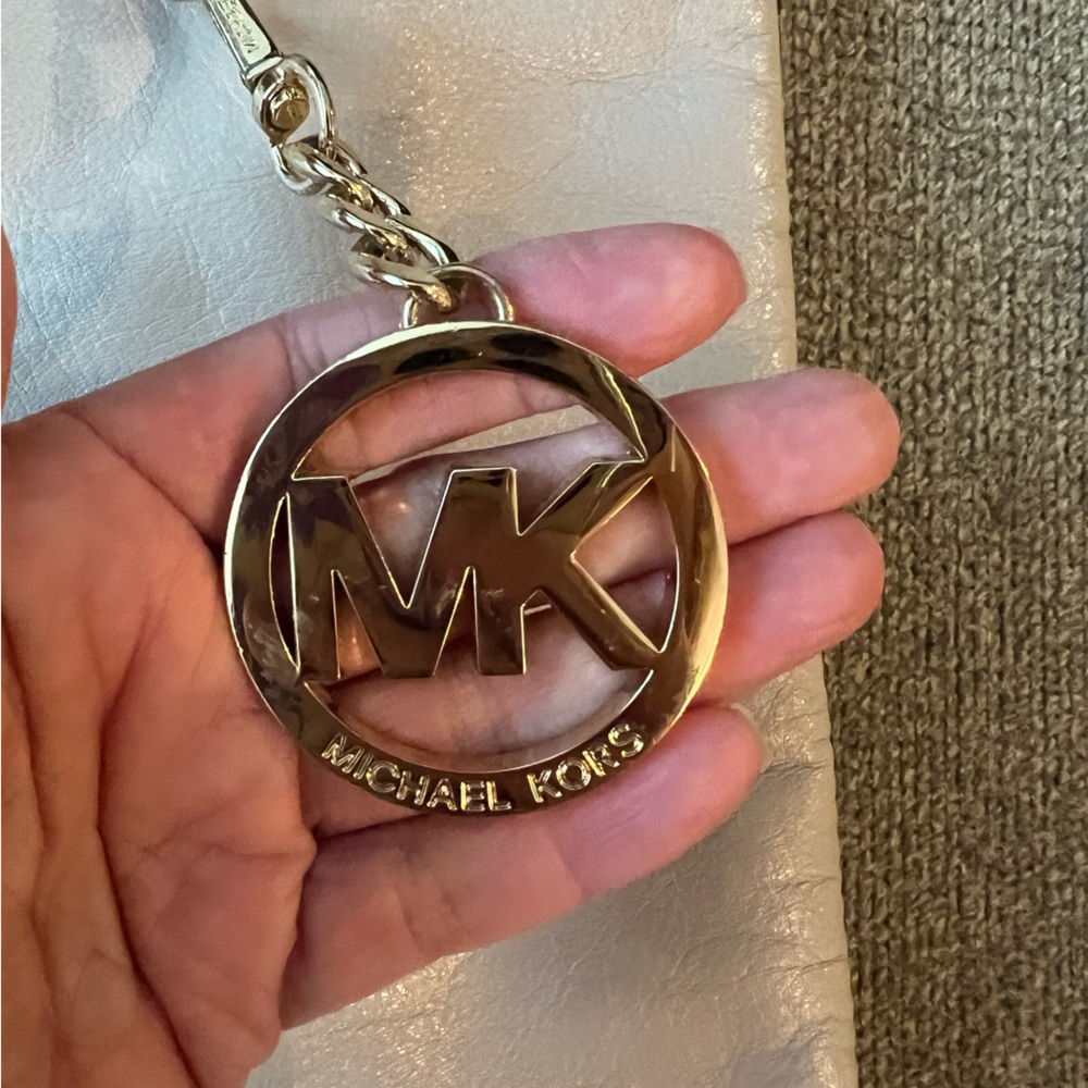 Michael Kors Leather Bag w/ gold accents - Picture 10 of 16